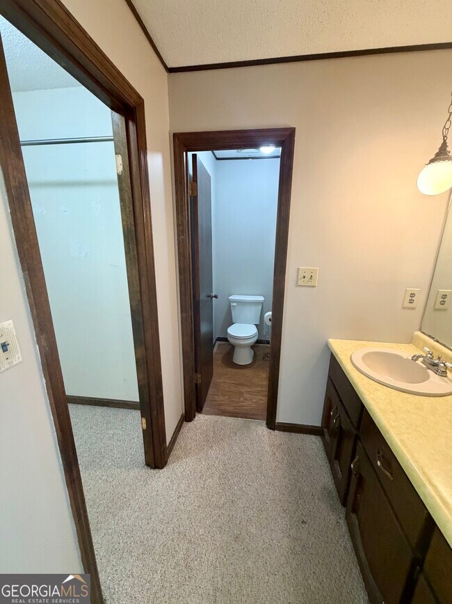 Building Photo - 131 Foxwood Cir