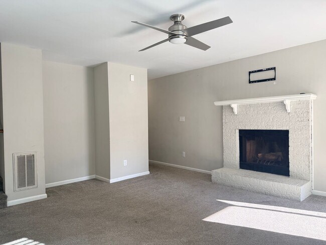 Building Photo - 2922 Glenridge Dr