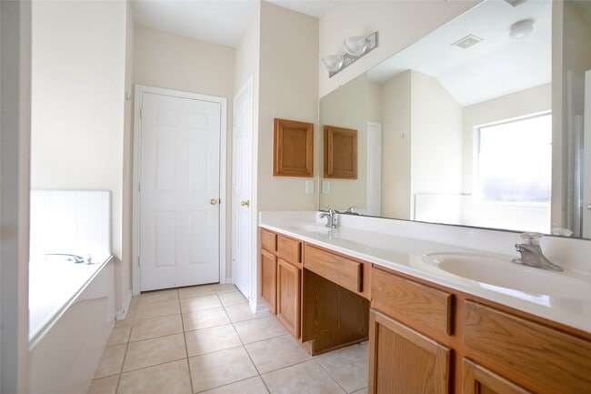 Building Photo - 3722 Primrose Trace Ln