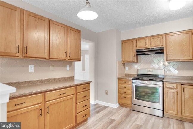 Building Photo - 518 Demoss Ct