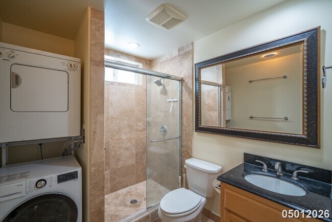 Building Photo - Available Now! Studio / 1 BA / 1 Parking stall in Kailua