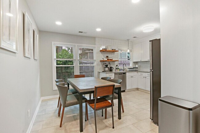 Building Photo - 1532 North Ave