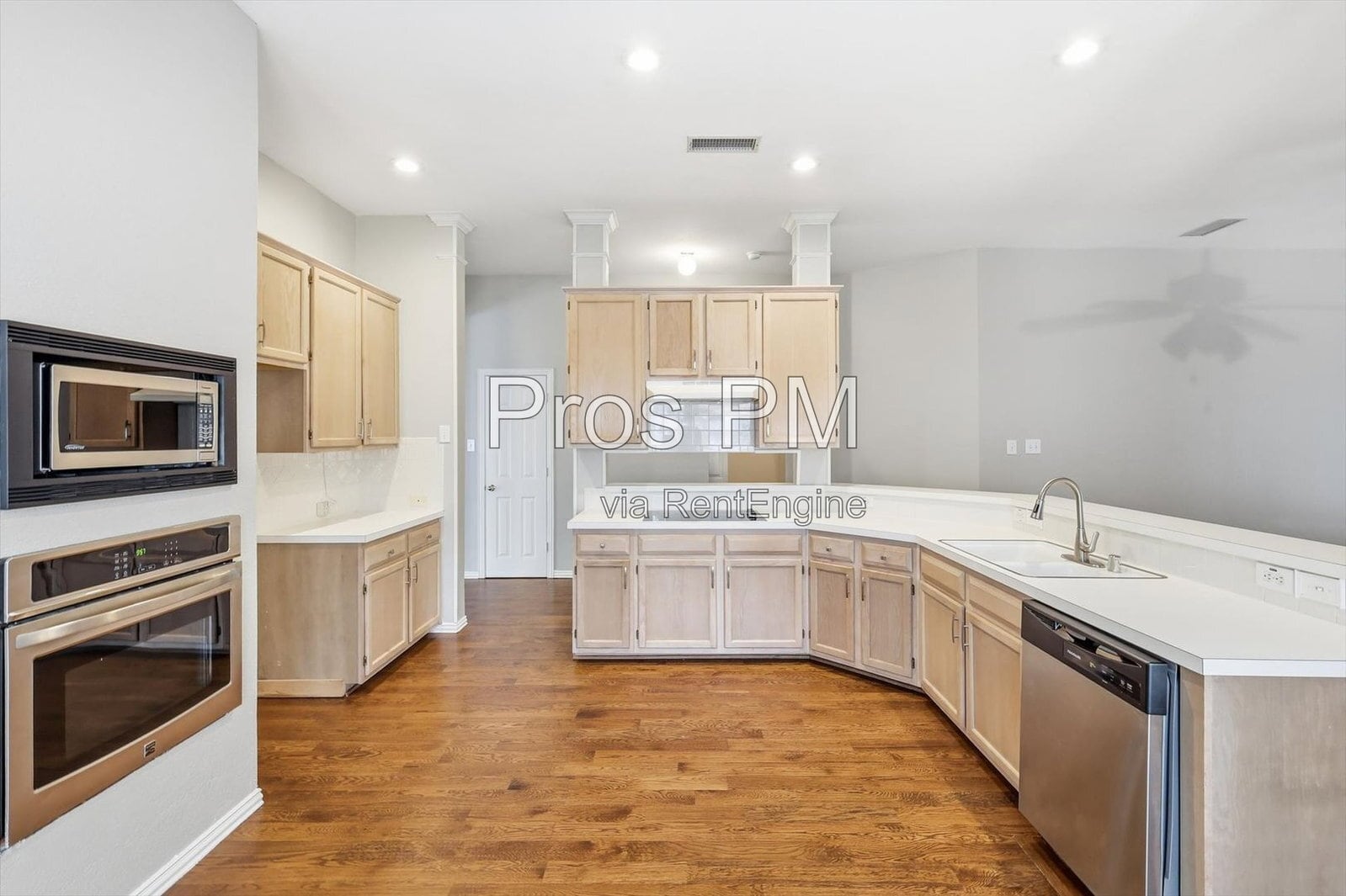 Building Photo - 2921 Meadow Glen Dr