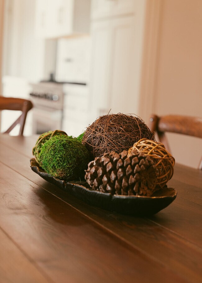 Building Photo - 1476 Crestline Dr