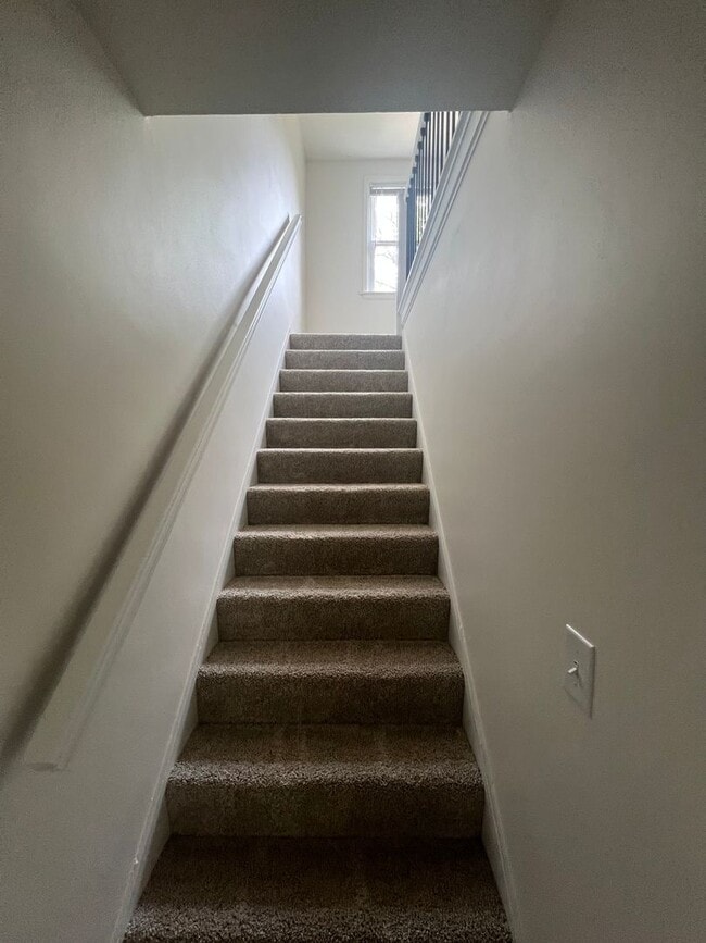 Building Photo - Beautifully Renovated 4-Bedroom Home with ...