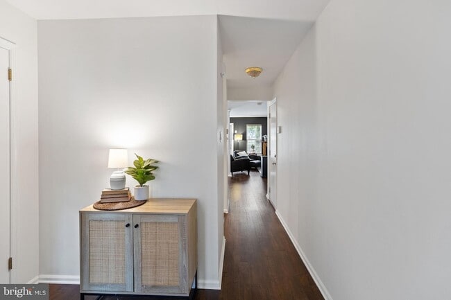 Building Photo - 2302 Harvard Dr