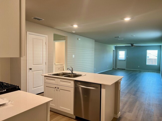 Building Photo - 5509 Rollins Dr