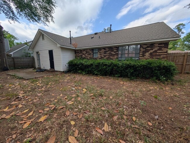 Building Photo - 741 Cherry Dr