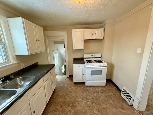 Building Photo - 2157 10th St SW