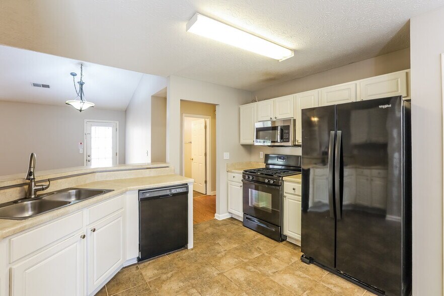 Building Photo - 4622 Noah Overlook W