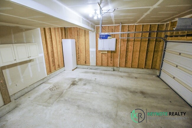 Building Photo - 6927 Erie Dr