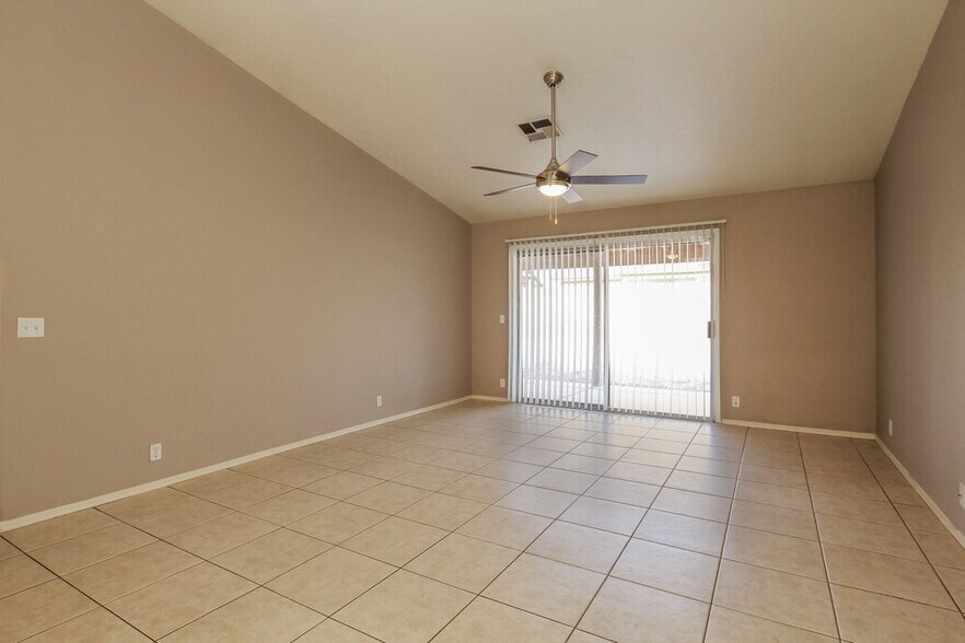 Building Photo - 8720 W Tuckey Ln