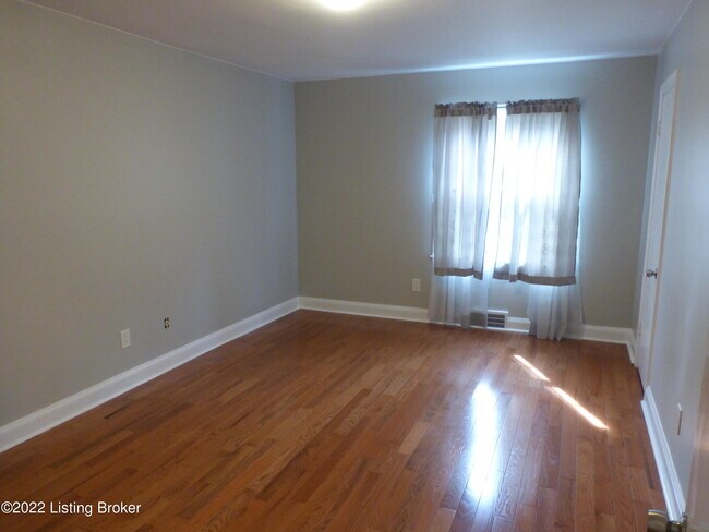 Building Photo - 701 Rudy Ln