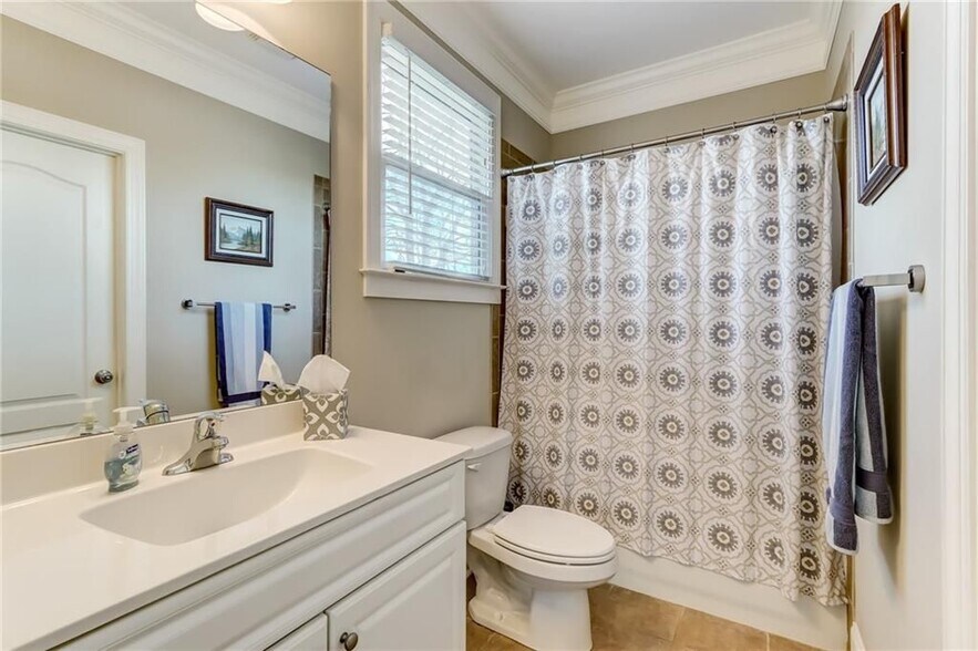 Building Photo - 345 Chastain St SE