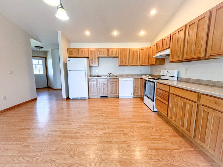 Building Photo - 5564 165th St E