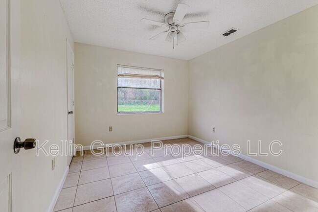 Building Photo - 860 Fox Lake Dr