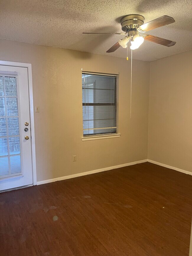 Building Photo - Casablanca Condo #121