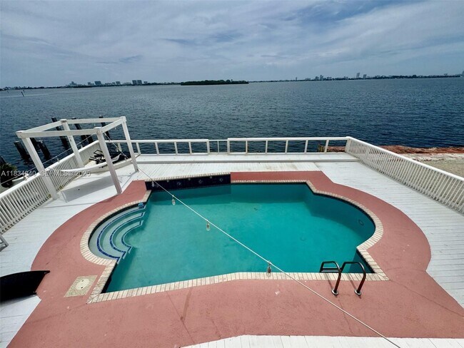 Building Photo - 10911 N Bayshore Dr