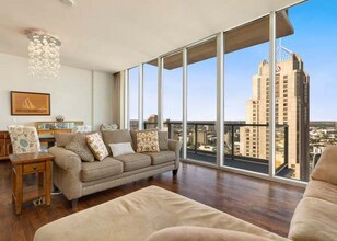 Building Photo - 610 E Market-505.4