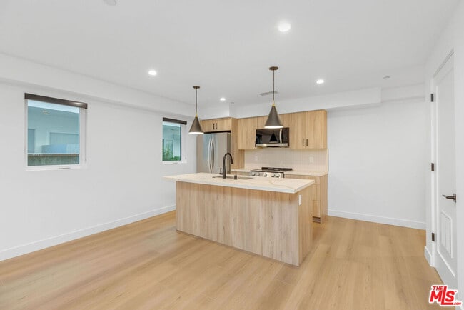 Building Photo - 12702 Pacific Ave