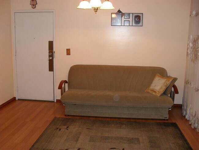 Building Photo - 7 Cypress Rd