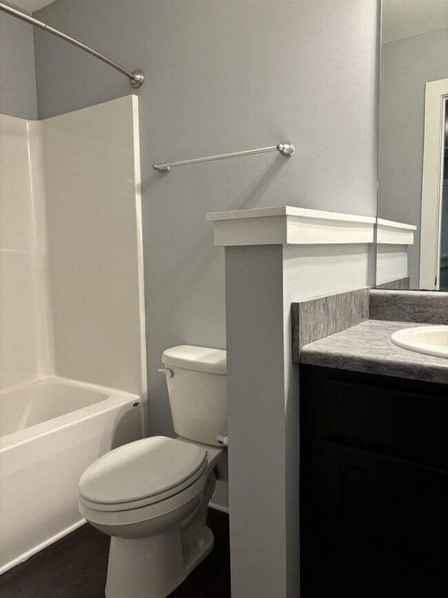 Building Photo - $500 Discount 1st month - 3 bedrooms/2.5 b...