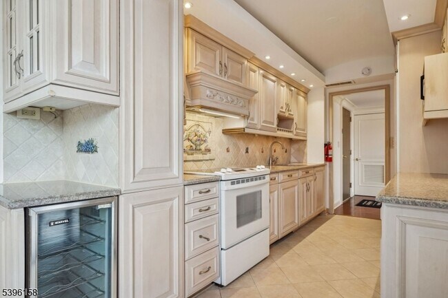 Building Photo - 1 Euclid Ave