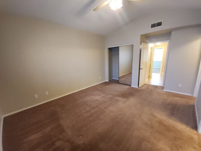 Building Photo - Immaculate Two Story Townhouse style Condo in Summerlin.