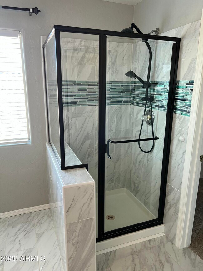 Building Photo - 2552 W St Catherine Ave