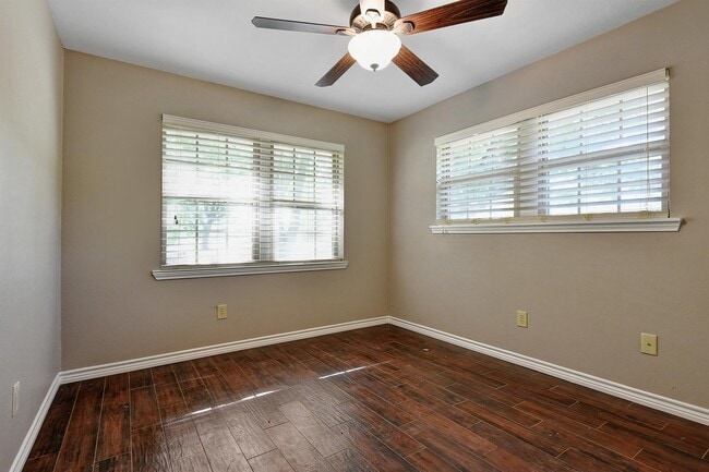 Building Photo - 820 Maple St