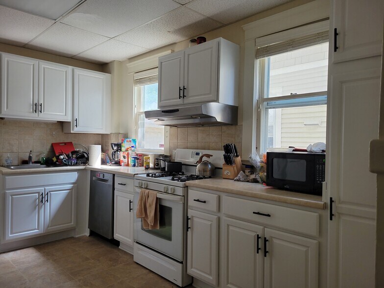 Building Photo - 523 S 4th Ave