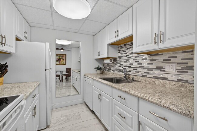 Building Photo - 1131 SE 4th St