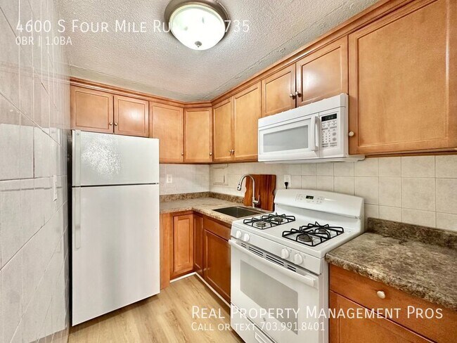 Building Photo - Light & Bright Studio w/ Creekside View- U...