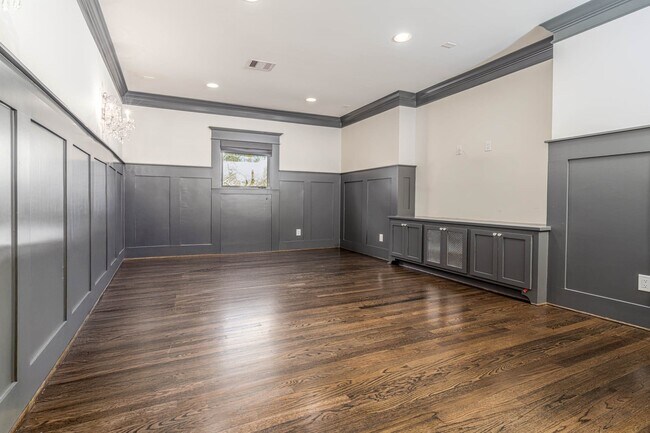 Building Photo - 808 Merrill St