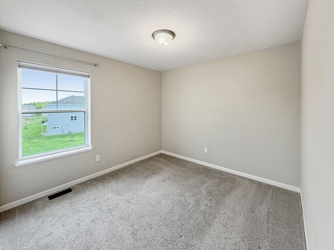 Building Photo - 13485 Territorial Cir N