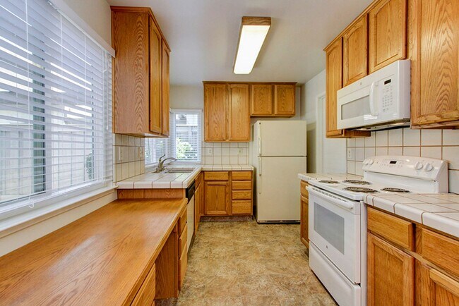 Building Photo - 5909 Manorwood Ct