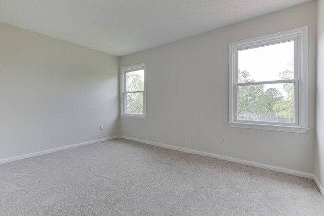 Building Photo - 1121 Nipigon Ct