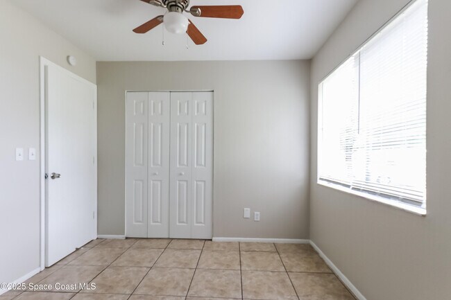 Building Photo - 2049 SE Talwood Ln