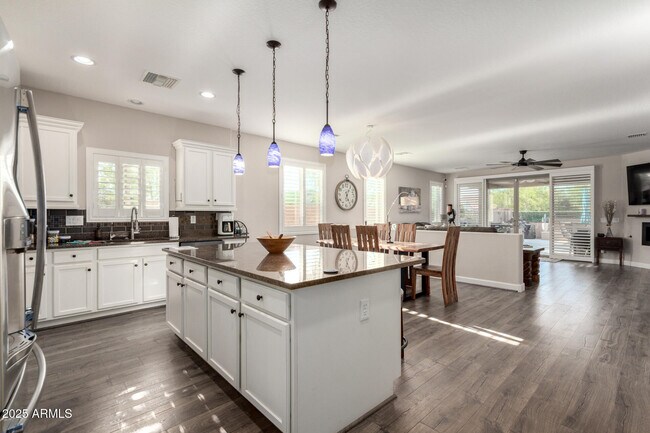 Building Photo - 7578 W Tierra Buena Ln