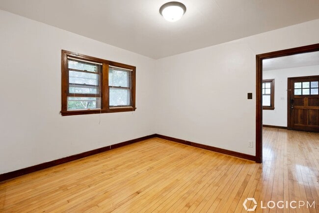 Building Photo - Newly Remodeled Home in Excellent Location!