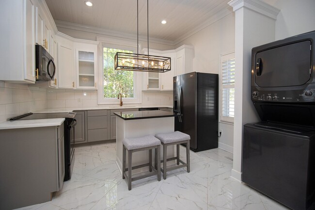 Building Photo - Historic Charm Meets Modern Living in Olympia – Walk to Williams-Brice Stadium!