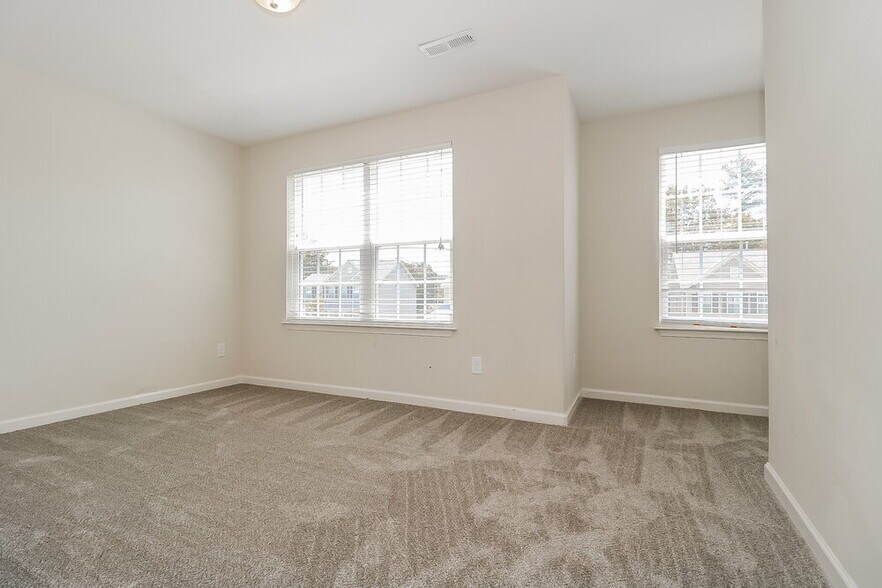 Building Photo - 1321 Lowenstein St