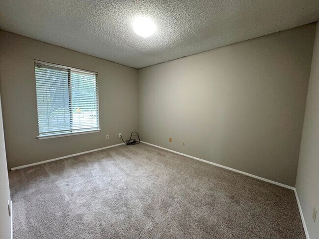 Building Photo - Great Condo for lease in North Austin!