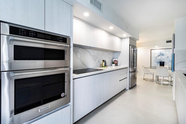 Building Photo - 1000 NE Quayside Terrace