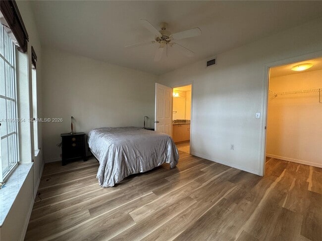 Building Photo - 2557 Centergate Dr