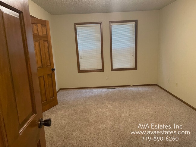 Building Photo - 294 S Sifford Ct