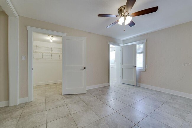 Building Photo - 553 72nd Ave