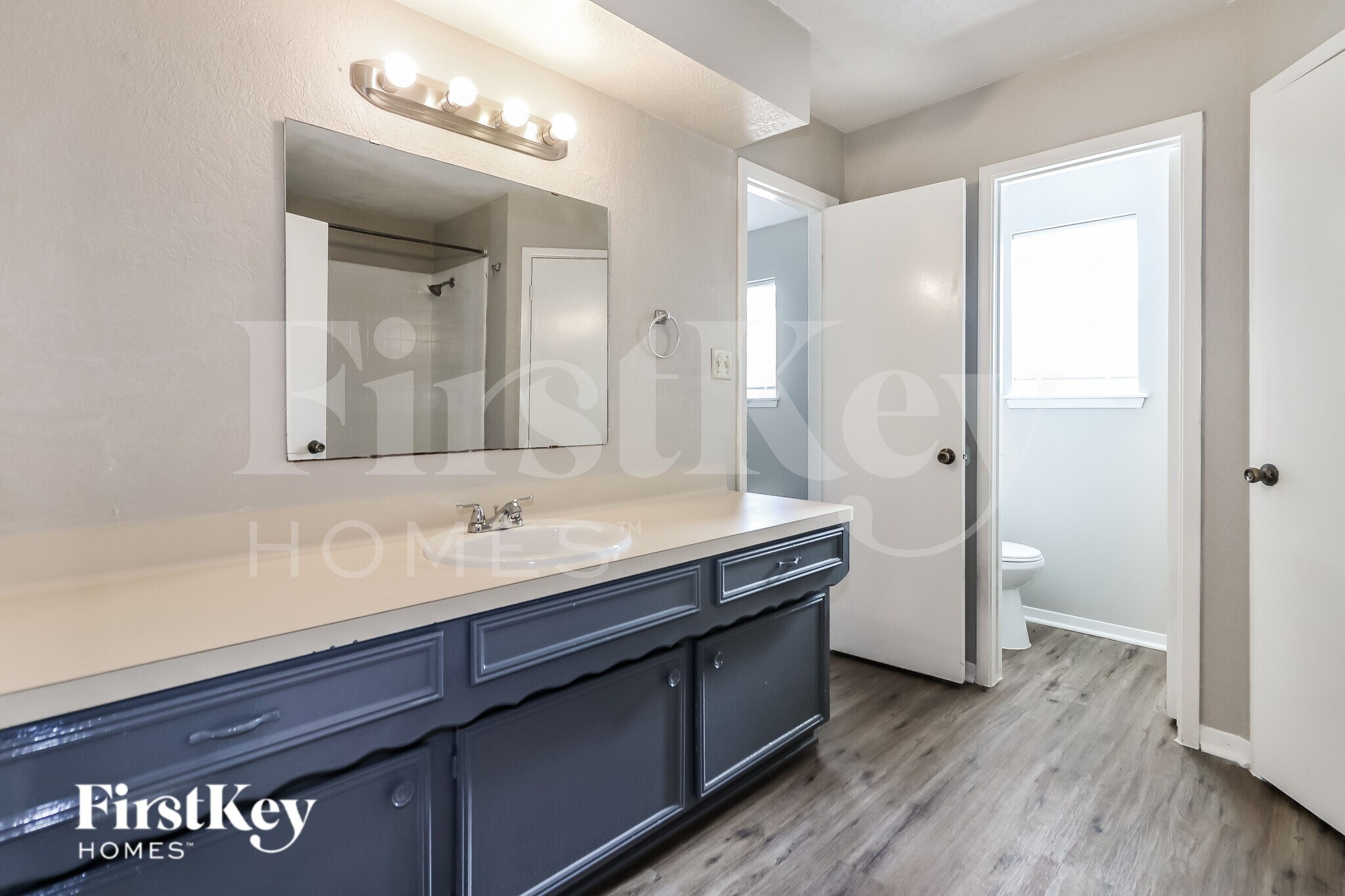 Building Photo - 2606 N Spring Dr