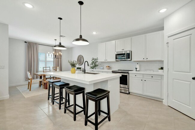Building Photo - 601 Waters Edge Ln
