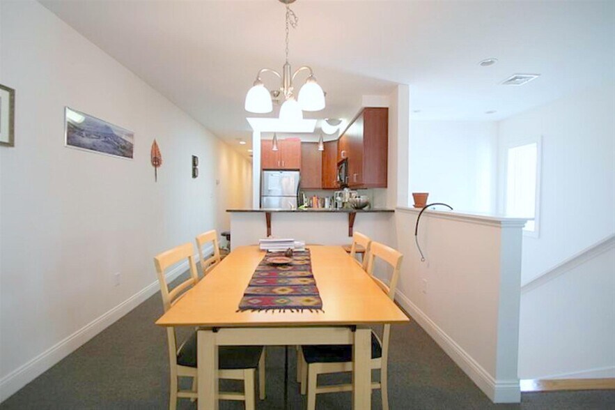 Building Photo - 157 Auburn St